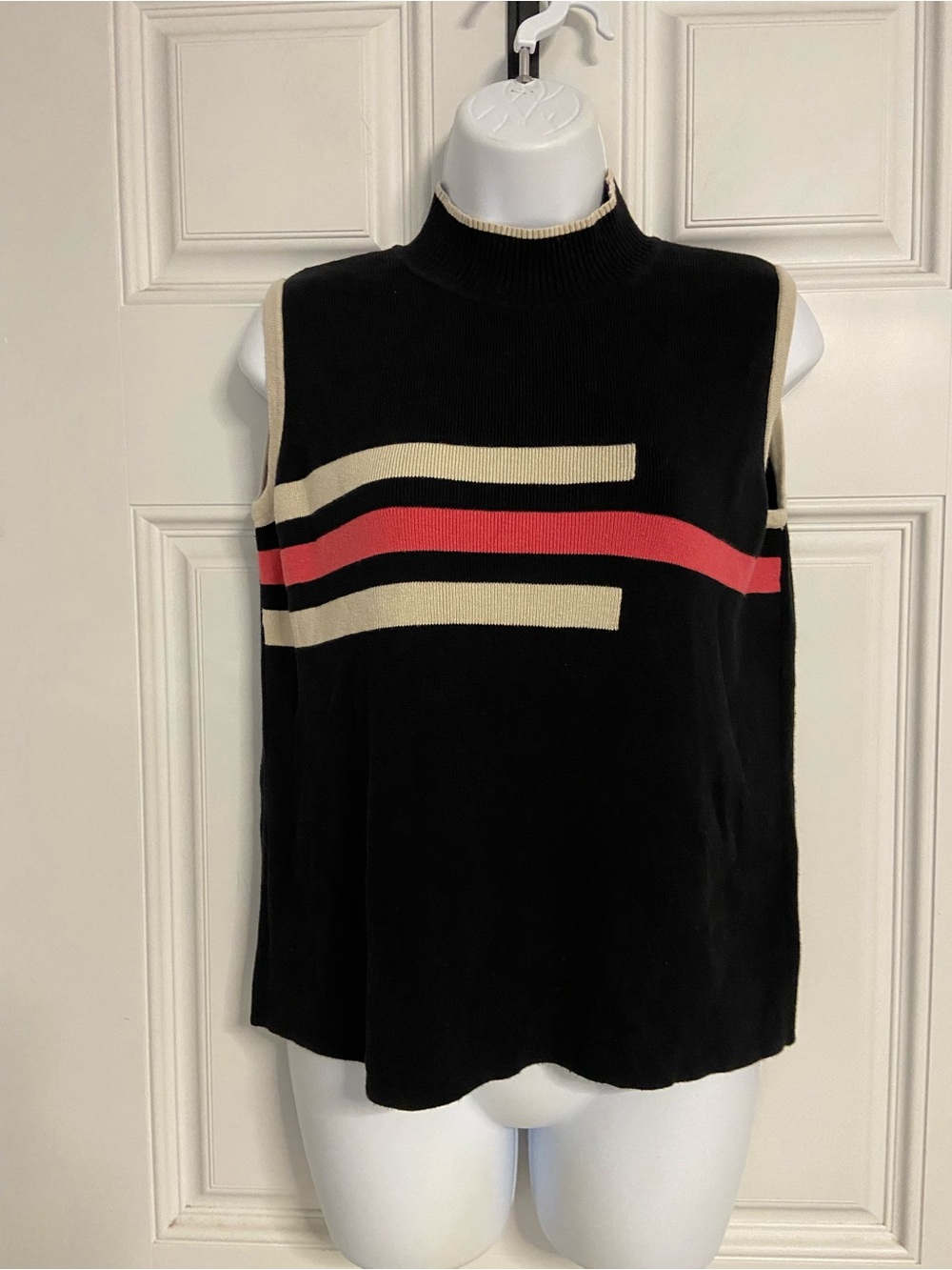T43- REQUIREMENTS ColoBlock Striped Knit Seeater Vest Top